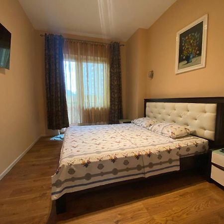 Apartment On Dragomirova Kiev Eksteriør billede